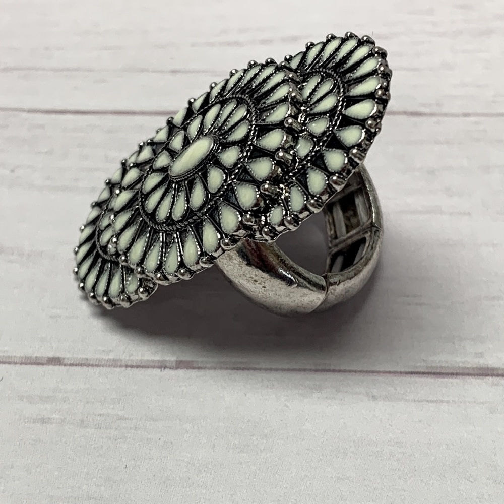 Western Style Resin Concho Cluster Adjustable Ring - Picture 2 of 4